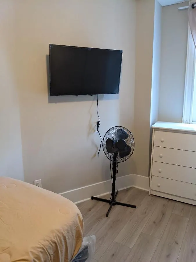 Pensión Toronto Furnished Living Rooms