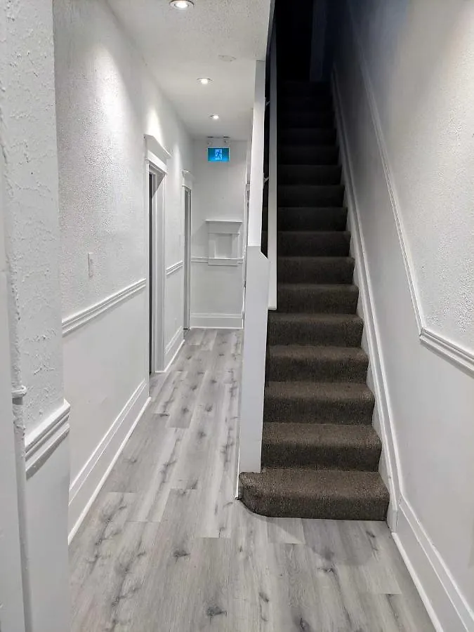 Toronto Furnished Living Rooms Pensión