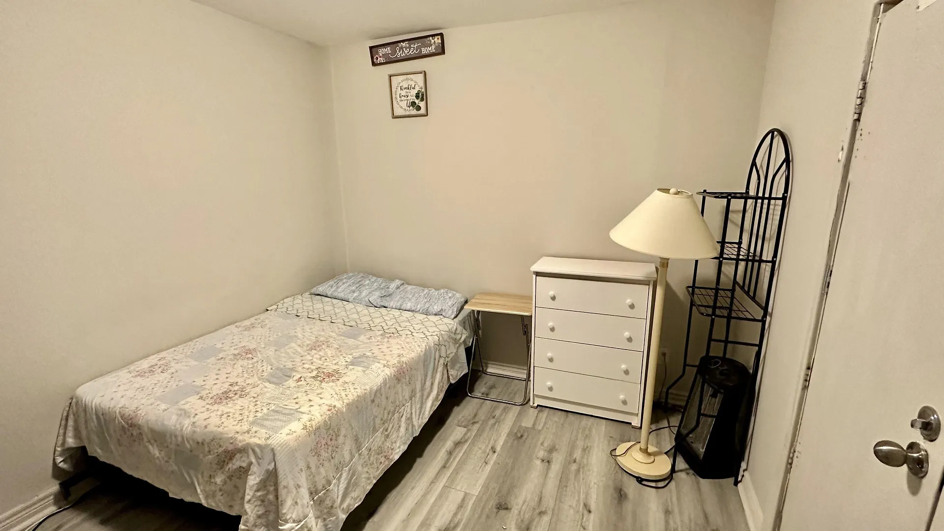 Toronto Furnished Living Rooms Pensión