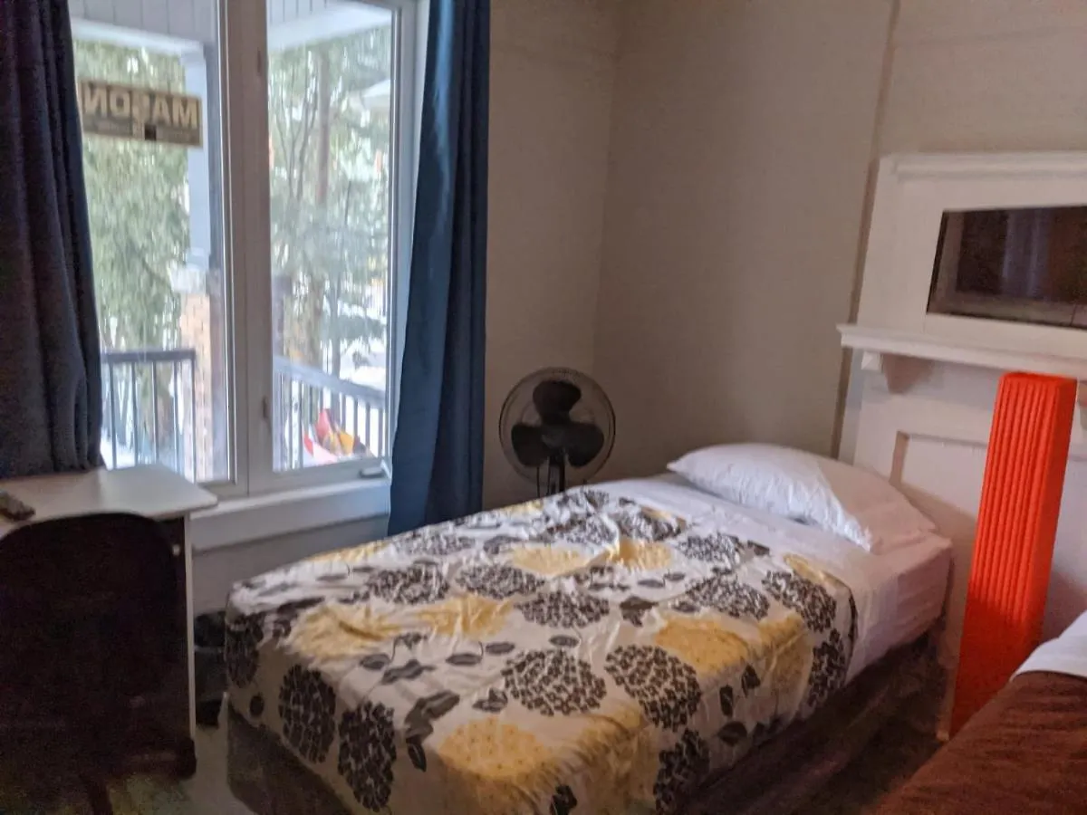 Toronto Furnished Living Rooms